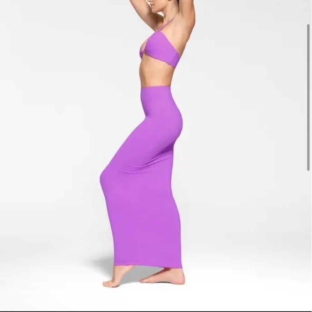SKIMS Swim Cut Out Long Tube Skirt in Violet Size XXS SKU: 63R - Picture 3 of 6